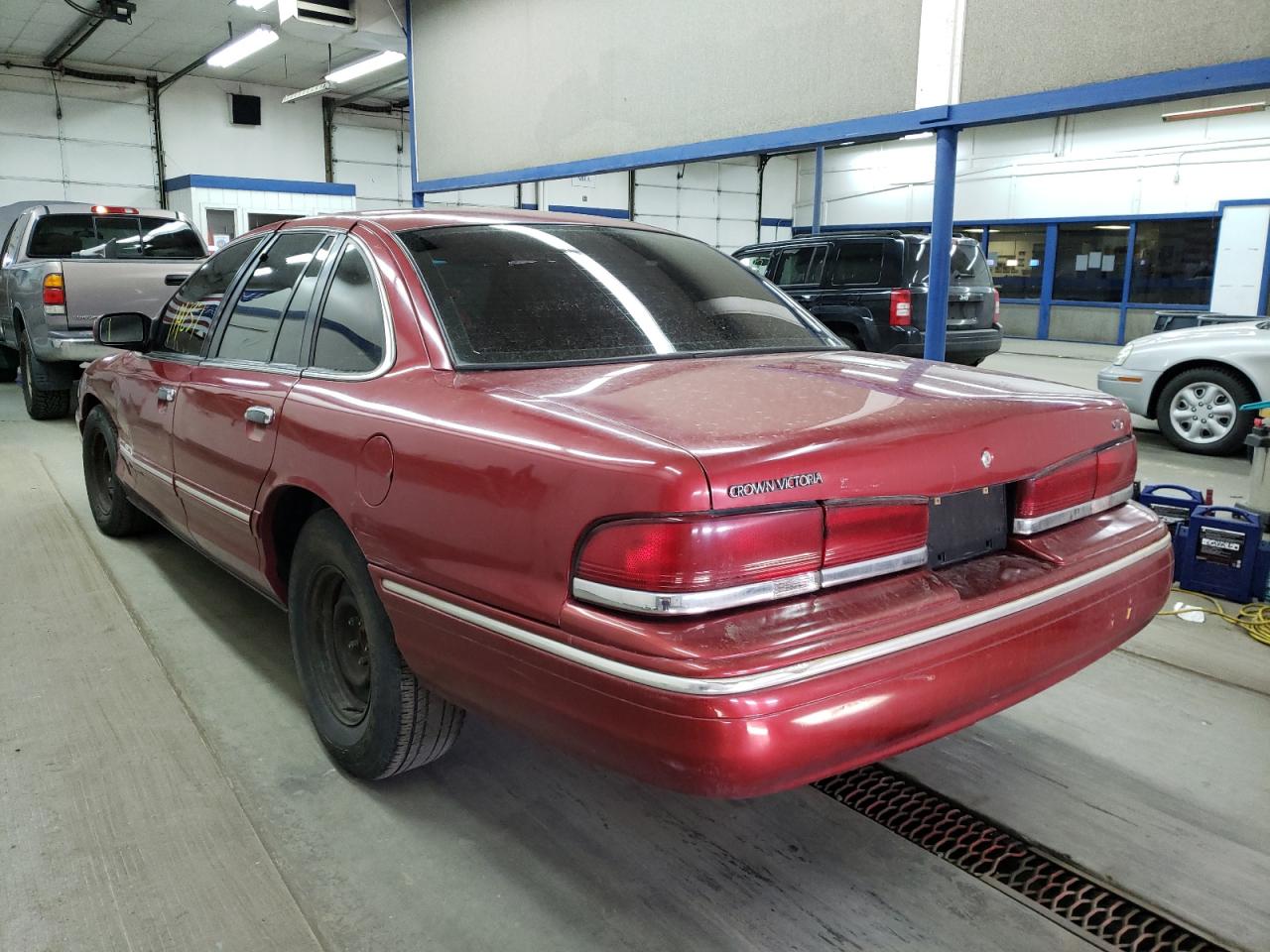 Photo 3 from auction – 1996 FORD CROWN VICT with VIN 2FALP7367TX103901