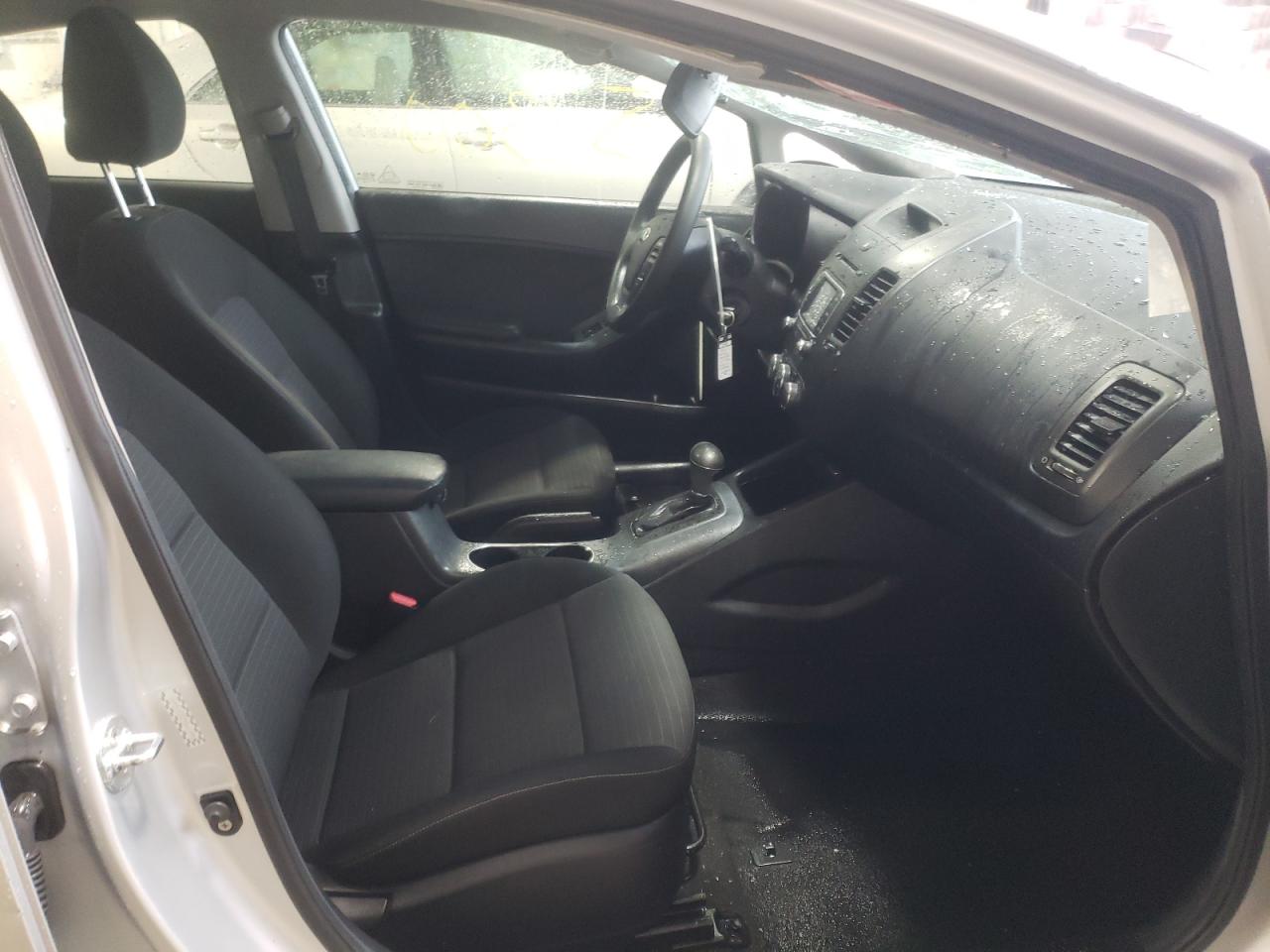 Photo 5 from auction – 2016 KIA FORTE LX with VIN KNAFX4A62G5558491