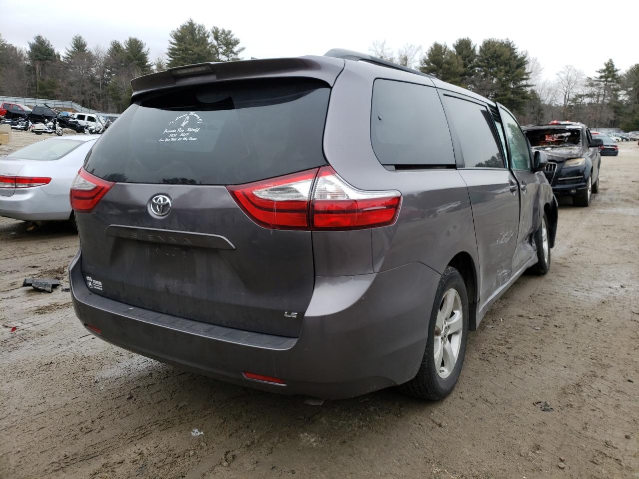 Photo 4 from auction – 2018 TOYOTA SIENNA LE with VIN 5TDKZ3DC9JS908370