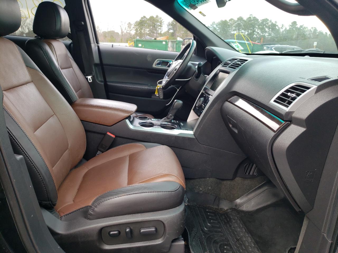 Photo 5 from auction – 2015 FORD EXPLORER L with VIN 1FM5K7F88FGB06732