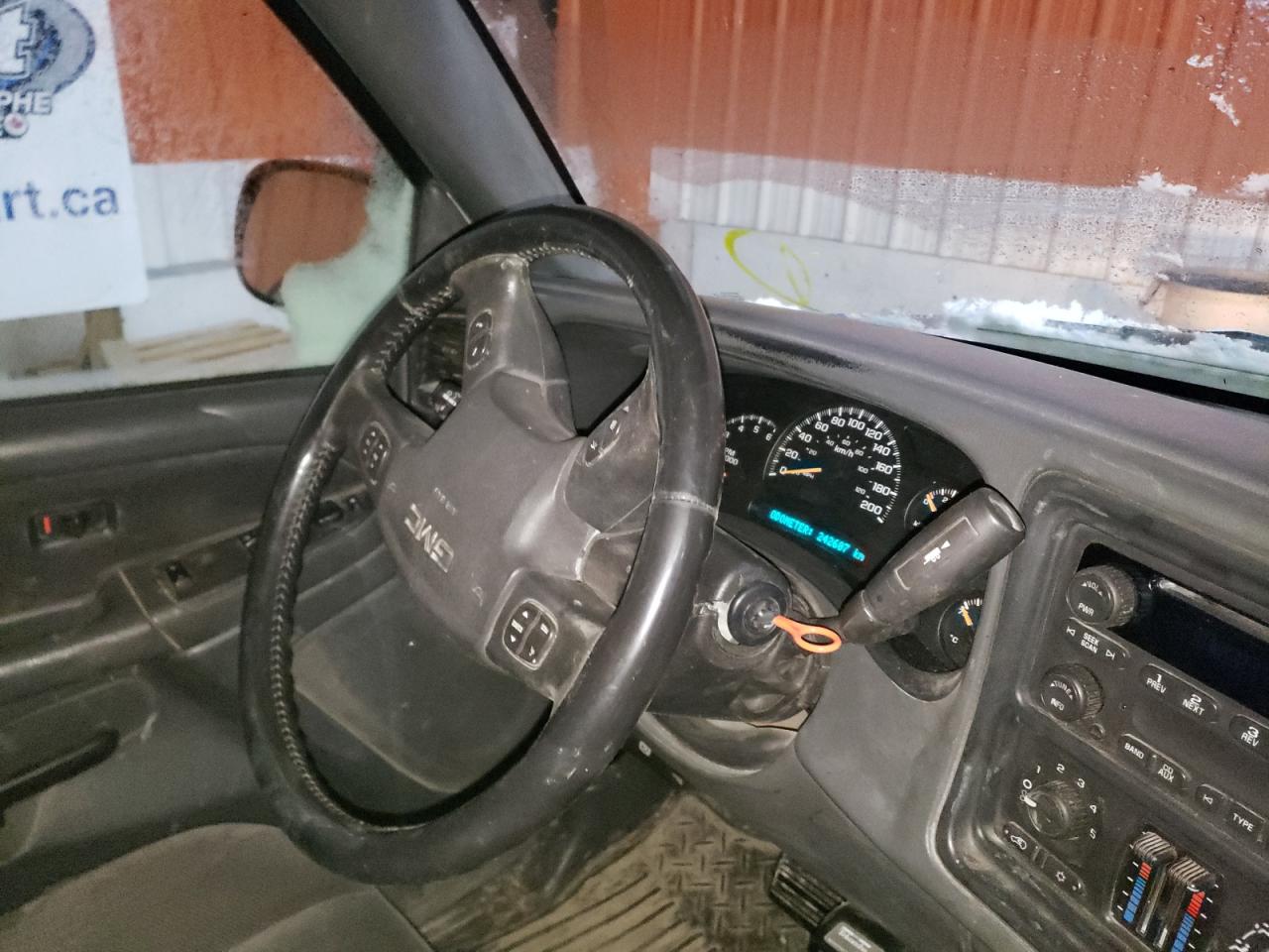 Photo 9 from auction – 2005 GMC NEW SIERRA with VIN 1GTEK19B85E201956
