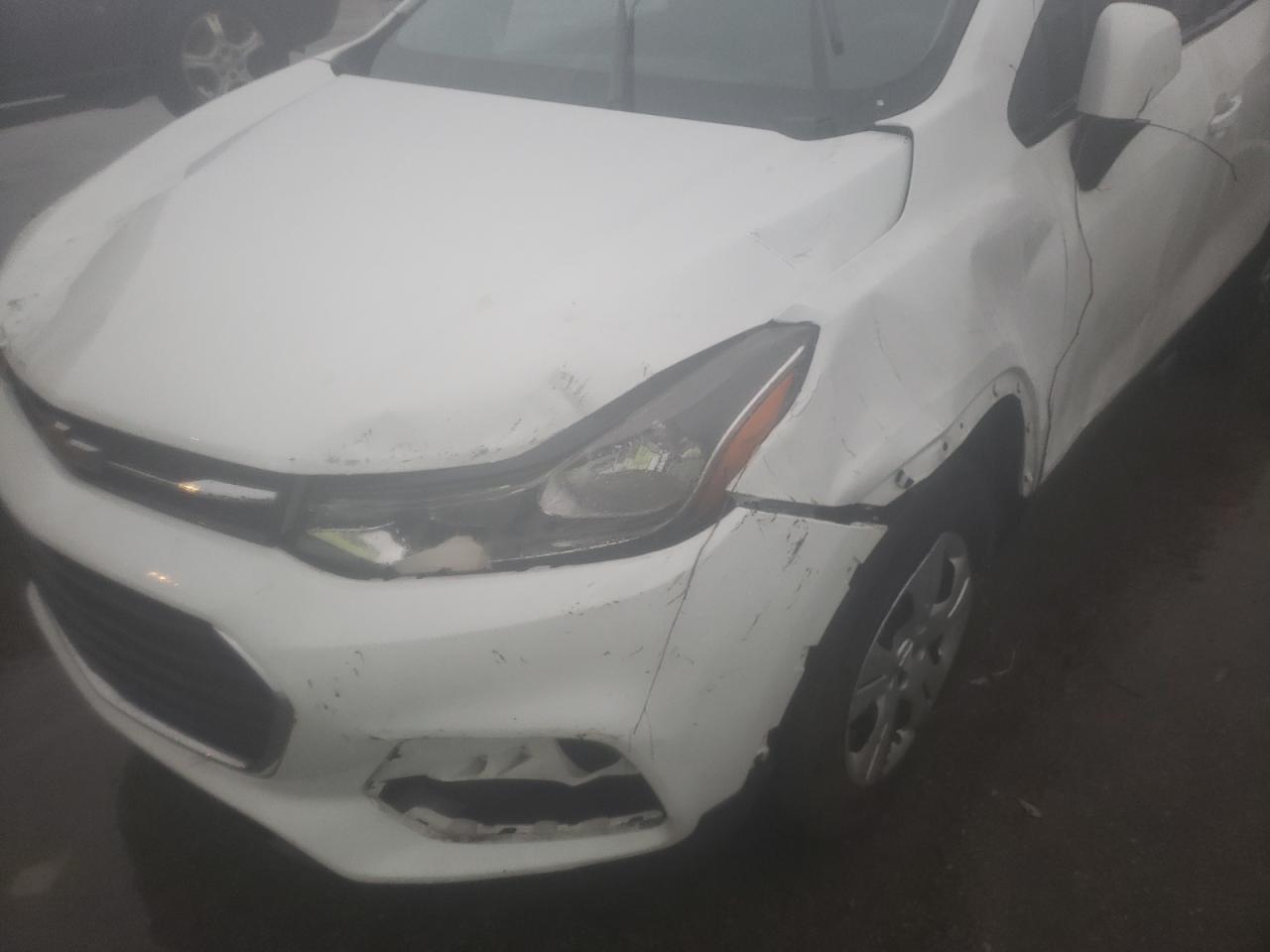 Photo 9 from auction – 2017 CHEVROLET TRAX LS with VIN 3GNCJKSBXHL175432