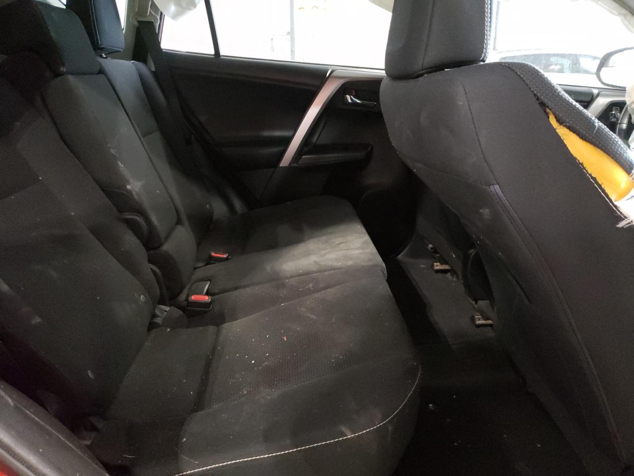 Photo 6 from auction – 2016 TOYOTA RAV4 XLE with VIN JTMWFREV4GJ064533