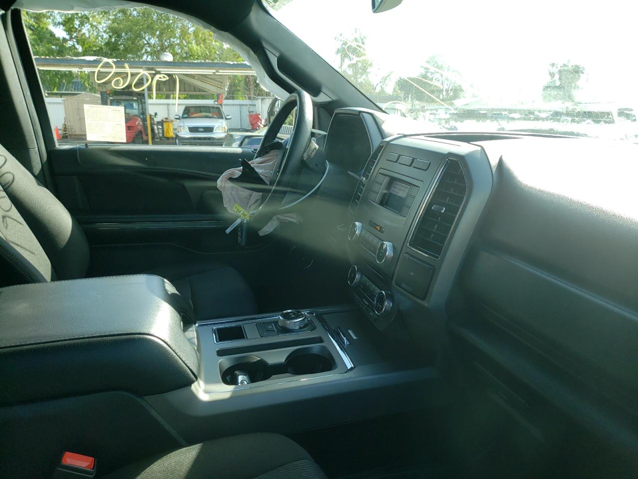 Photo 5 from auction – 2018 FORD EXPEDITION with VIN 1FMJU1HT9JEA02455