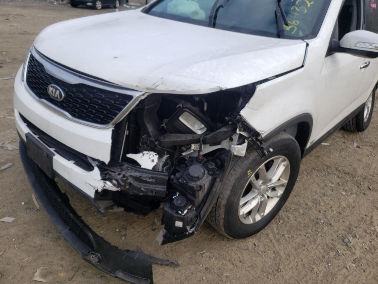 Photo 9 from auction – 2015 KIA SORENTO LX with VIN 5XYKTCA60FG608348