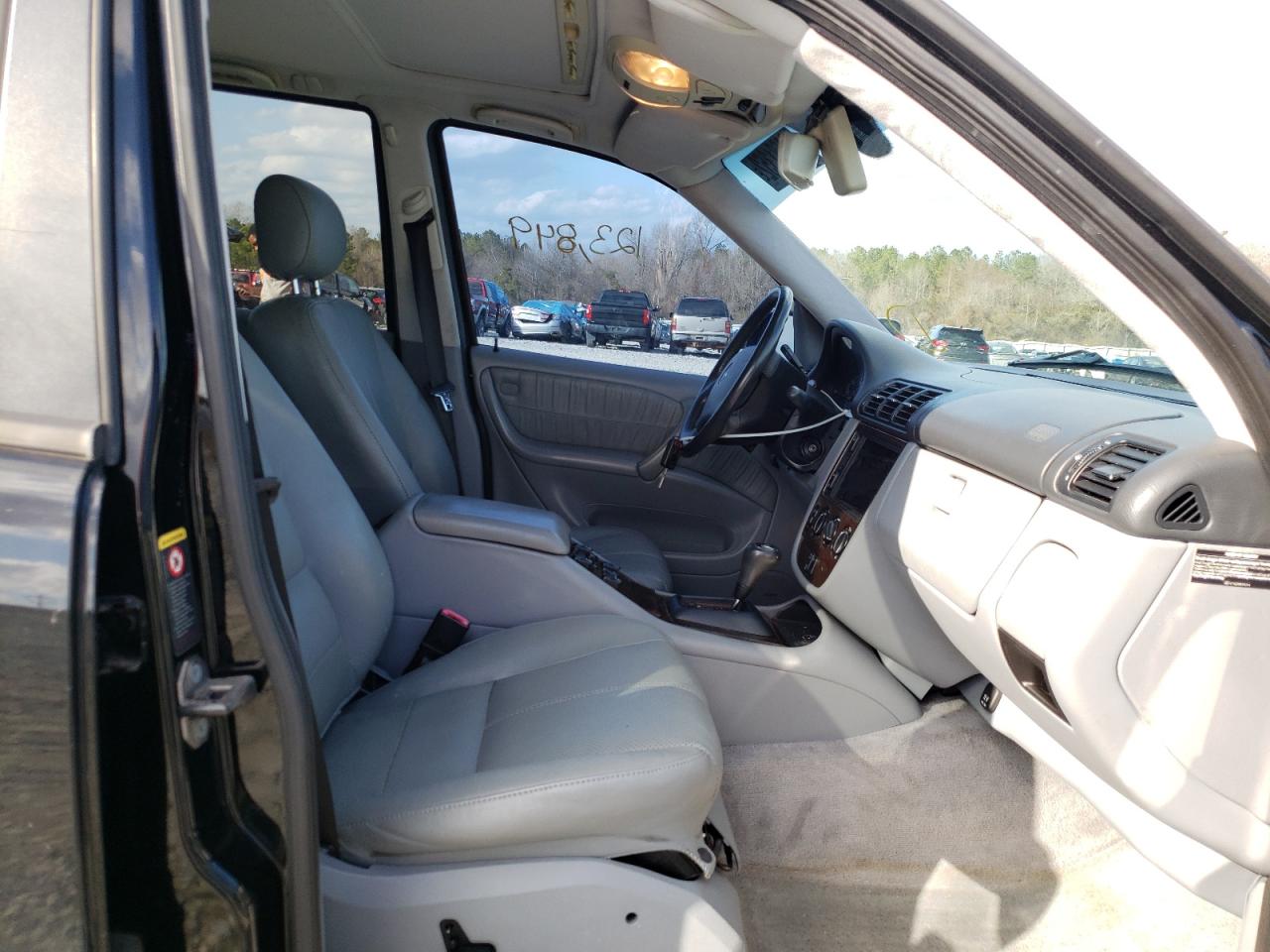 Photo 5 from auction – 2001 MERCEDES-BENZ ML 320 with VIN 4JGAB54E81A286334