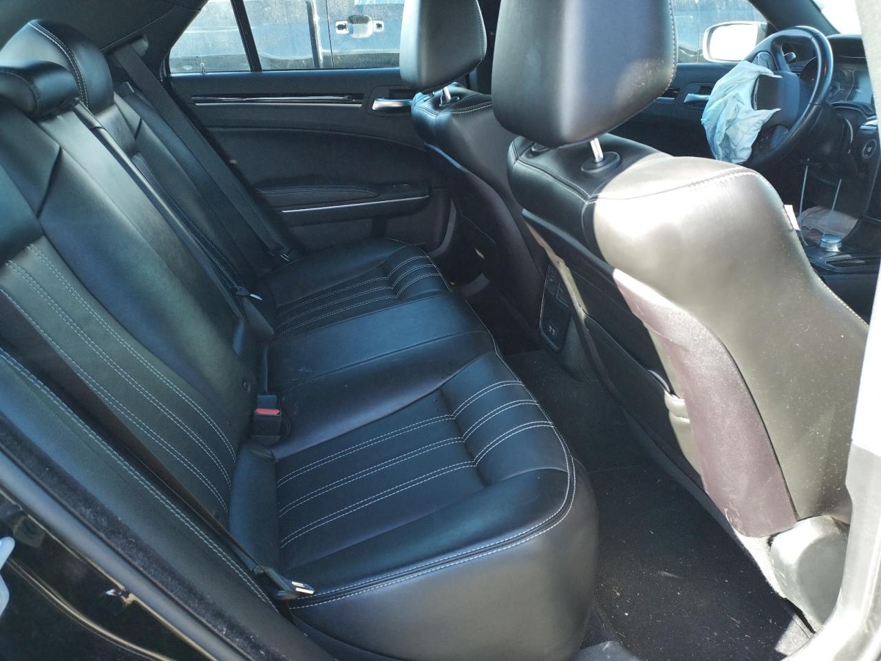 Photo 6 from auction – 2019 CHRYSLER 300 S with VIN 2C3CCABG0KH686063