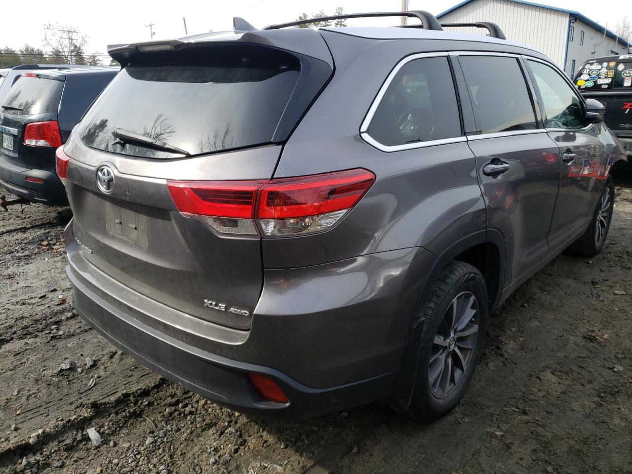 Photo 4 from auction – 2017 TOYOTA HIGHLANDER with VIN 5TDJZRFHXHS478897