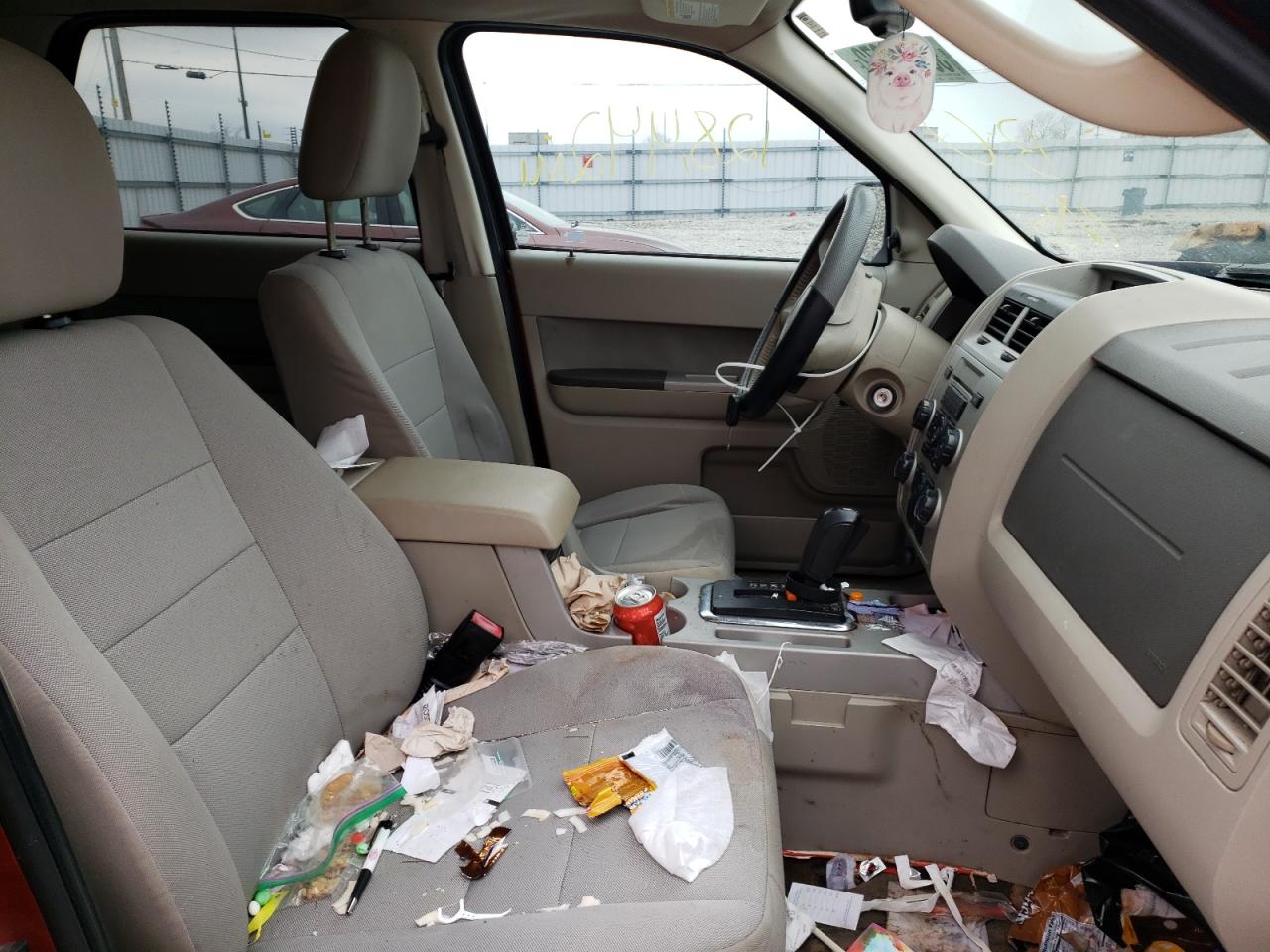 Photo 5 from auction – 2010 FORD ESCAPE XLT with VIN 1FMCU0DG6AKC66360