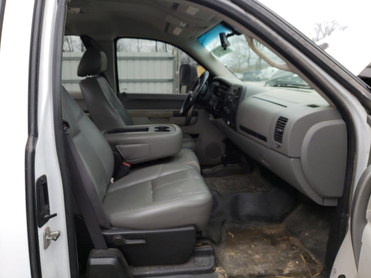 Photo 5 from auction – 2013 CHEVROLET SILVERADO with VIN 1GB2KVCG8DZ270124