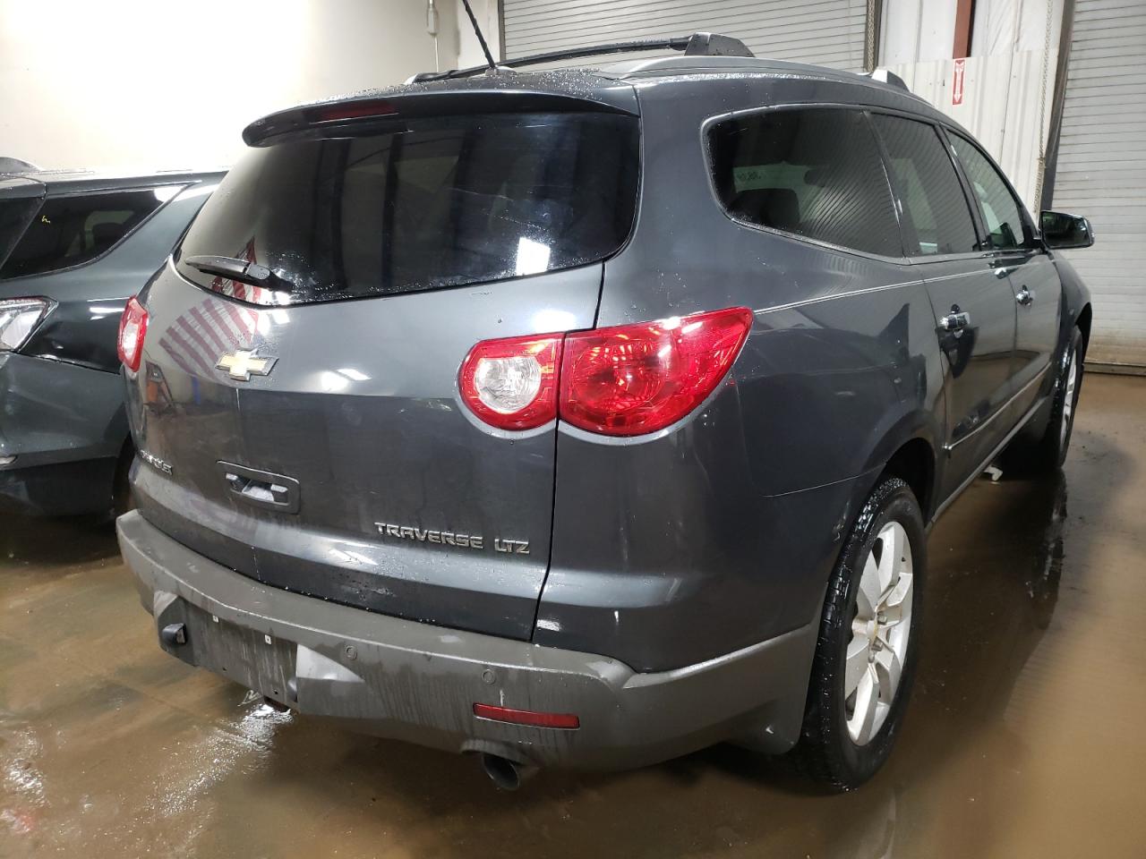 Photo 4 from auction – 2009 CHEVROLET TRAVERSE L with VIN 1GNEV33D49S151360