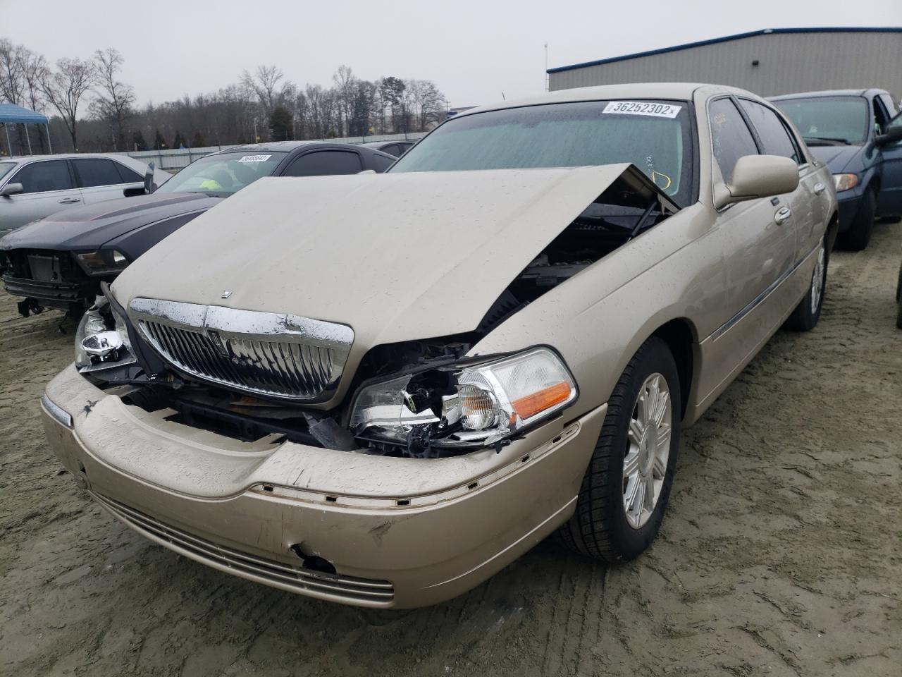 Photo 2 from auction – 2011 LINCOLN TOWN CAR S with VIN 2LNBL8CV6BX757782