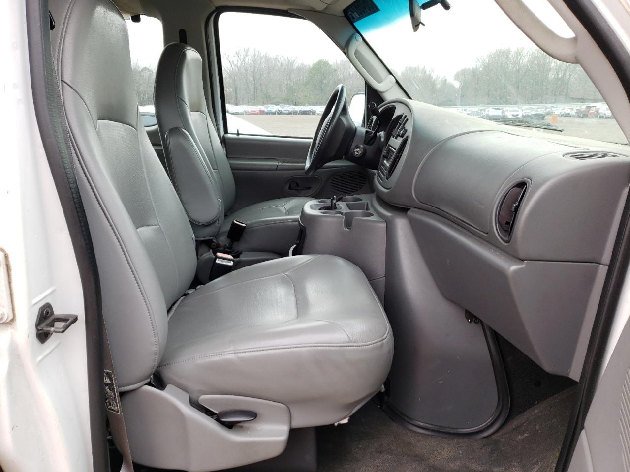 Photo 5 from auction – 2003 FORD ECONOLINE with VIN 1FBNE31L63HB35351