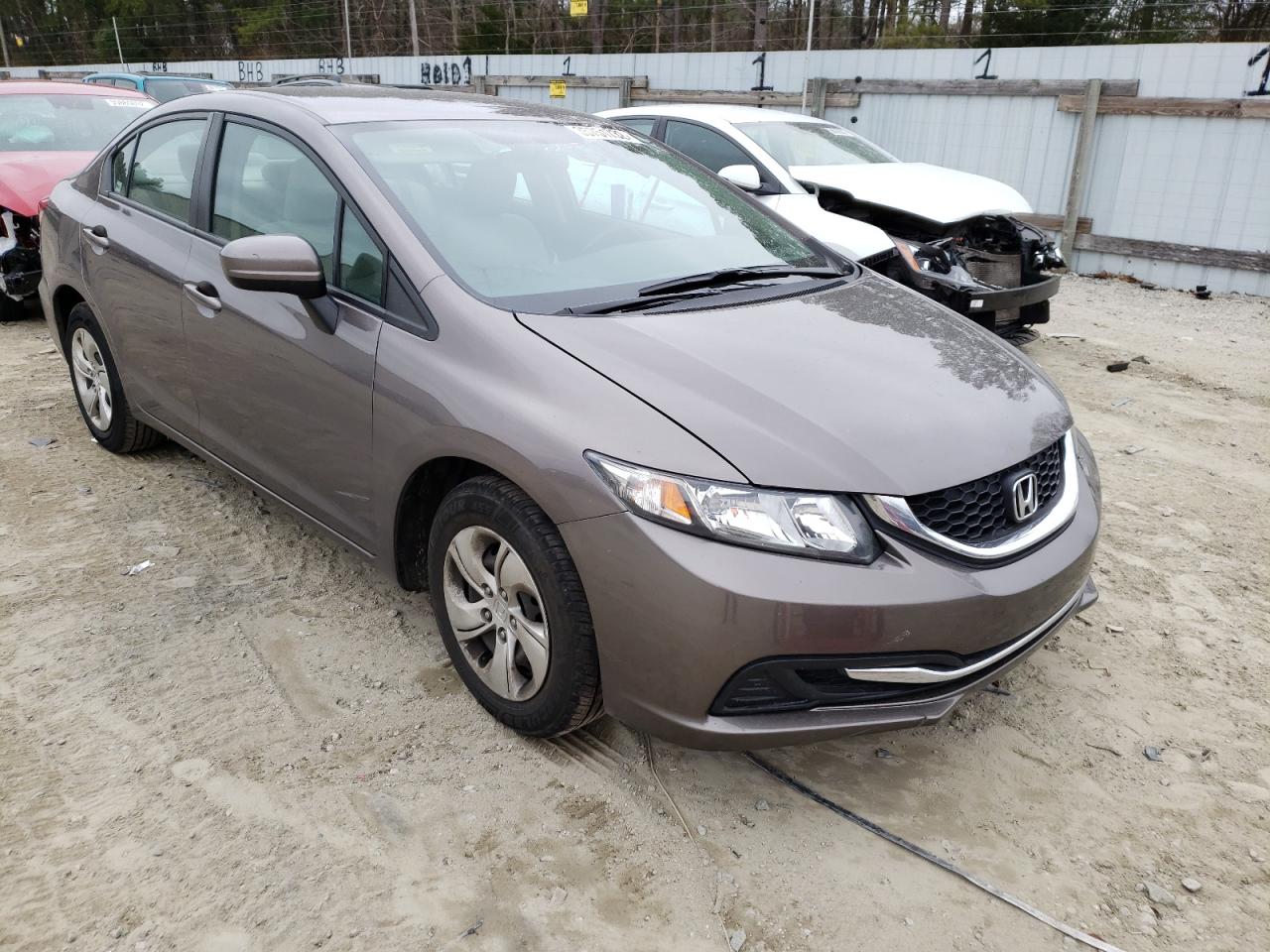 HONDA CIVIC LX 2014 مع رقم تعريف المركبة 19XFB2F52EE214943 - صورة من المزاد