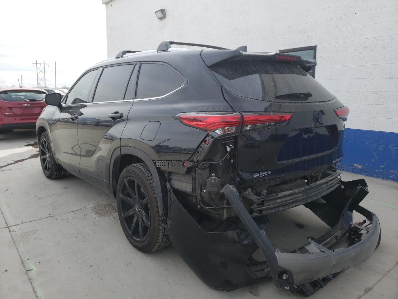 Photo 3 from auction – 2021 TOYOTA HIGHLANDER with VIN 5TDEBRCH2MS053727