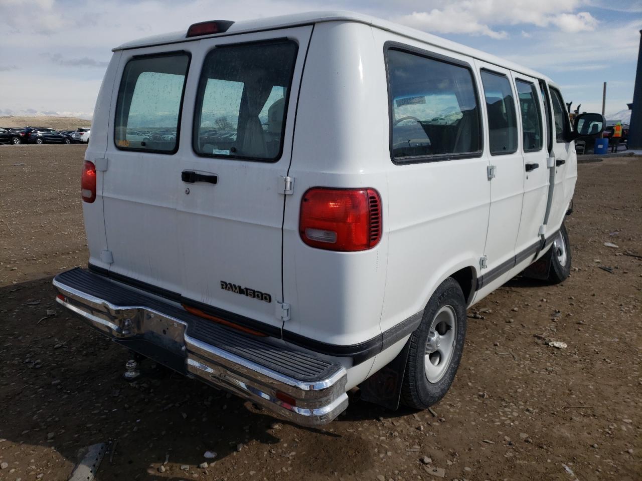 Photo 4 from auction – 2002 DODGE RAM WAGON with VIN 2B4HB15Y42K113854