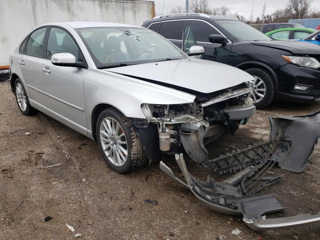 VOLVO S40 T5 2011 with VIN YV1672MSXB2540020 - Photo from auction