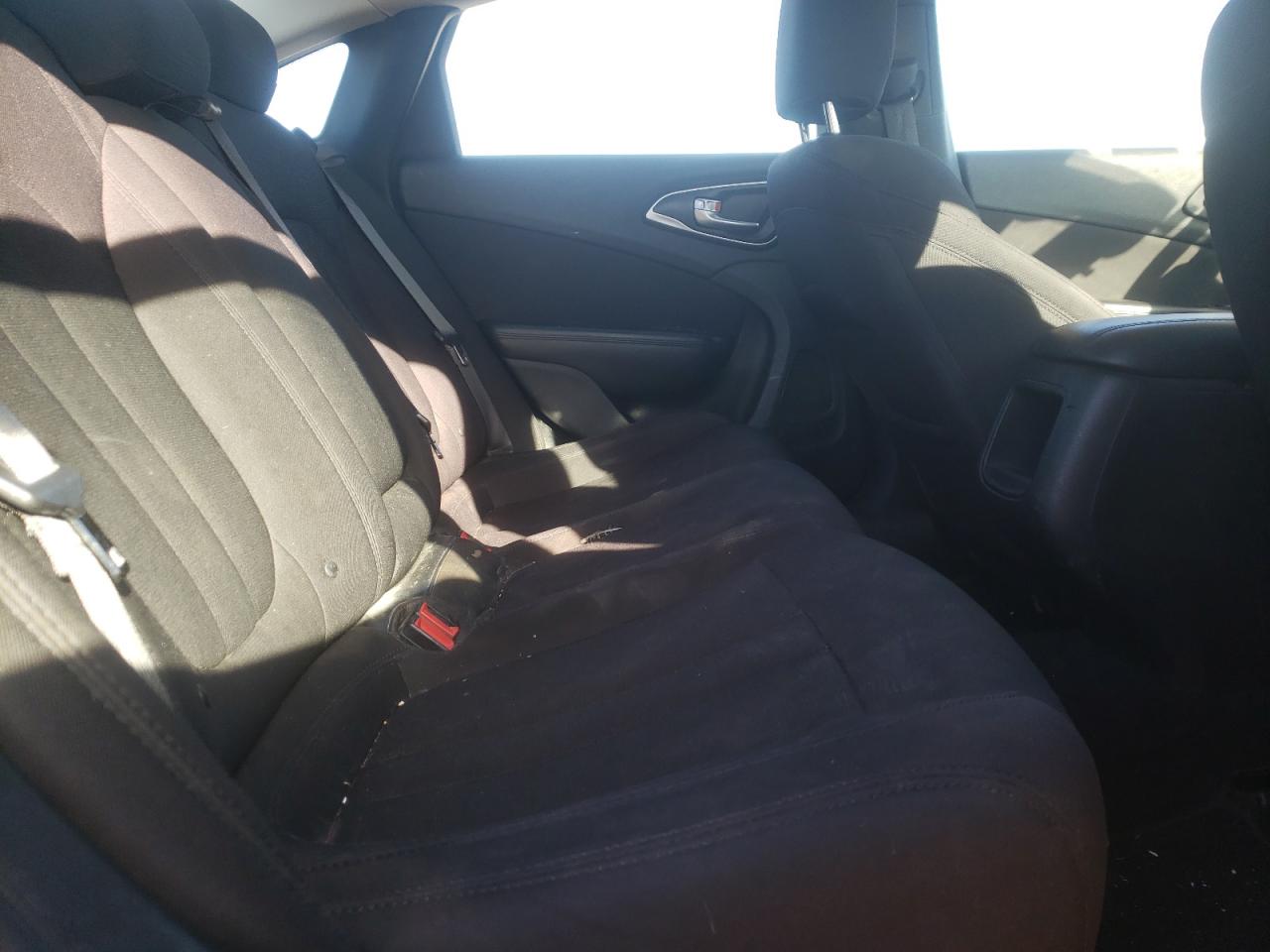 Photo 6 from auction – 2015 CHRYSLER 200 LIMITE with VIN 1C3CCCABXFN710237