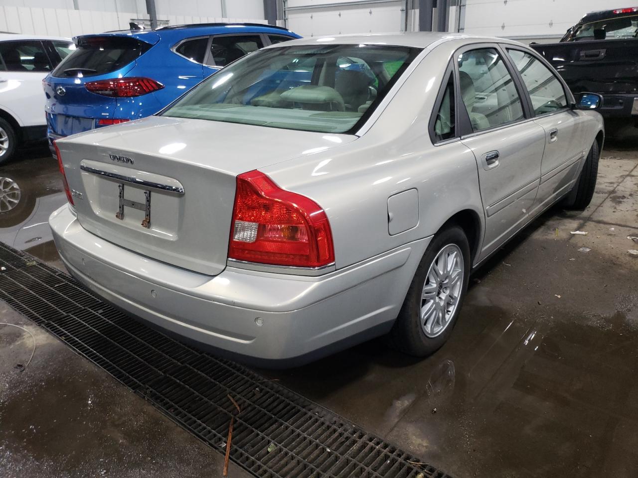 Photo 4 from auction – 2004 VOLVO S80 2.5T with VIN YV1TS59H941381810