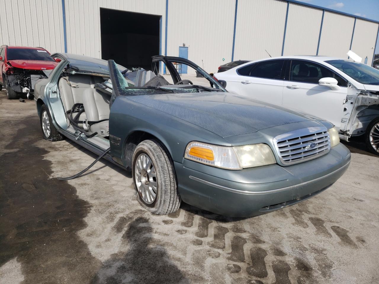 Photo 1 from auction – 2005 FORD CROWN VICT with VIN 2FAFP74W85X115716