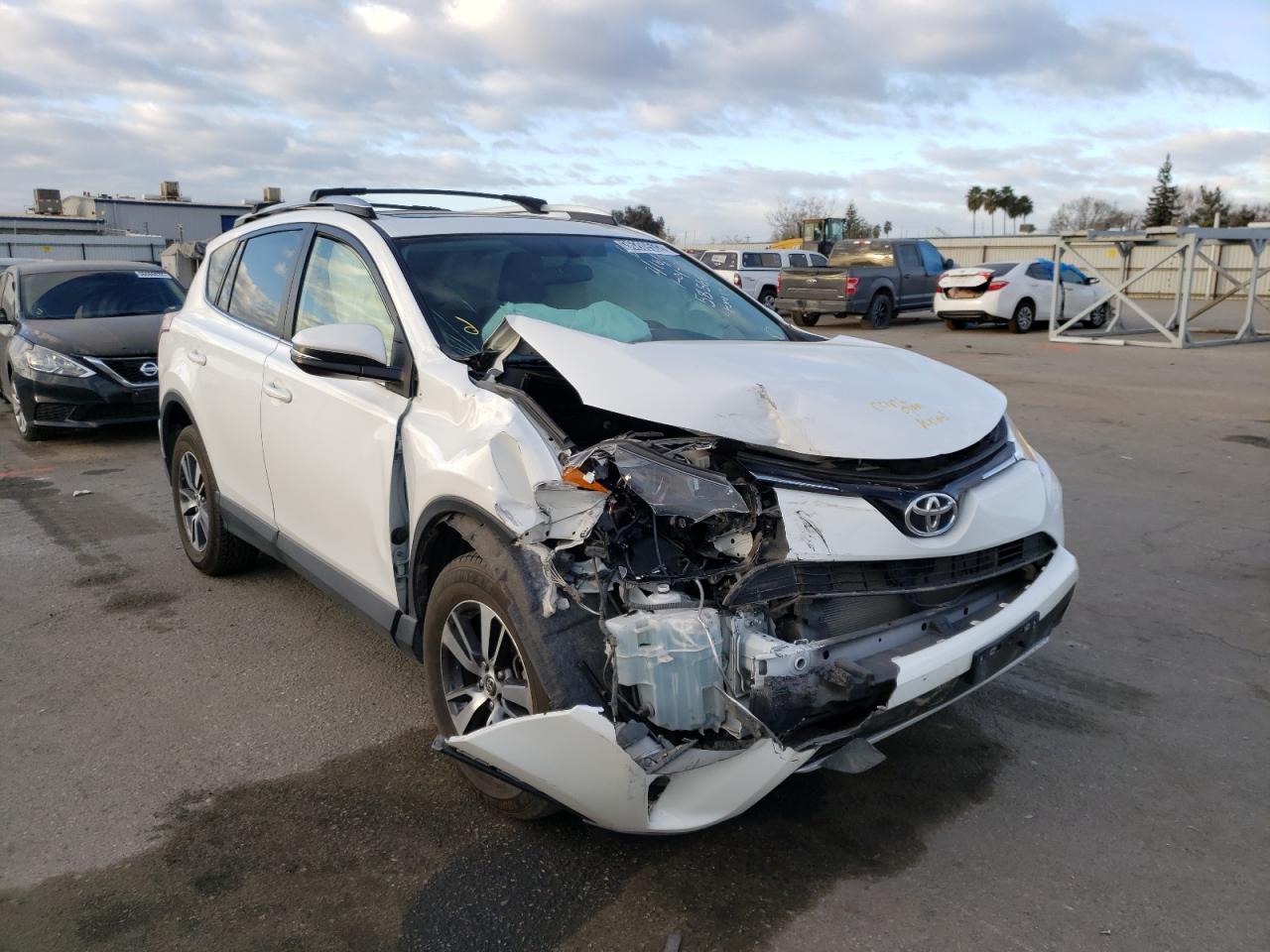 TOYOTA RAV4 XLE 2016 with VIN JTMWFREV8GJ063529 - Photo from auction