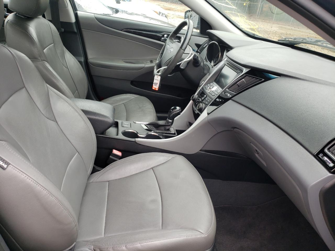 Photo 5 from auction – 2012 HYUNDAI SONATA SE with VIN 5NPEC4AB4CH335113