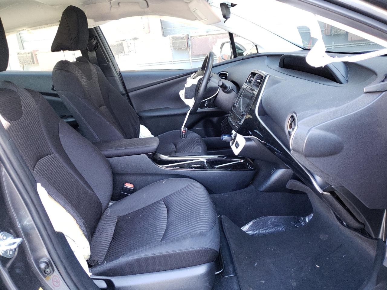Photo 5 from auction – 2017 TOYOTA PRIUS PRIM with VIN JTDKARFP6H3055187