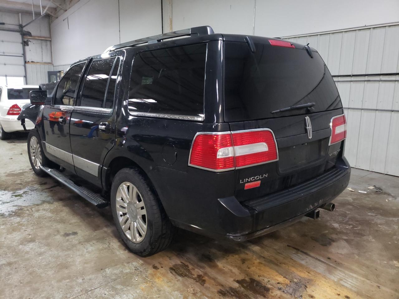 Photo 3 from auction – 2014 LINCOLN NAVIGATOR with VIN 5LMJJ2J57EEL01388
