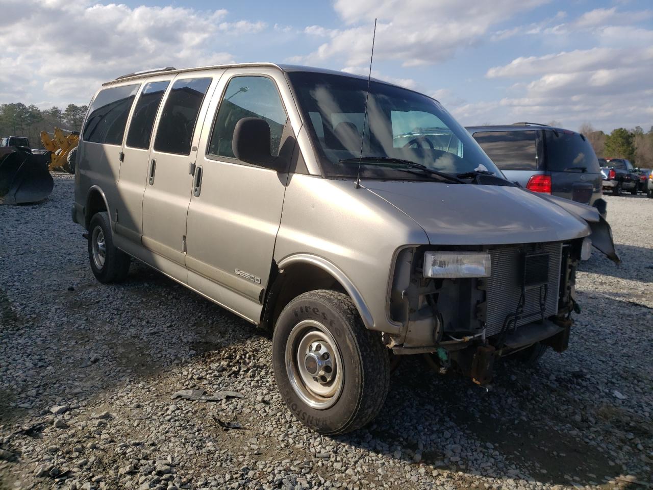 CHEVROLET EXPRESS G2 2001 with VIN 1GAGG25R011104957 - Photo from auction