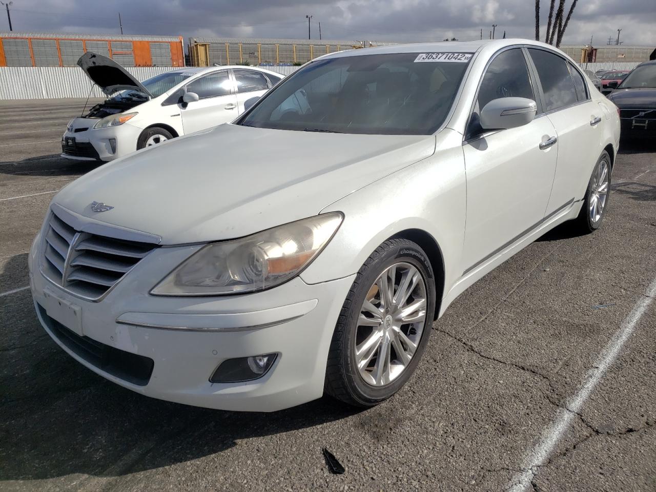 Photo 2 from auction – 2011 HYUNDAI GENESIS 4. with VIN KMHGC4DF3BU129059