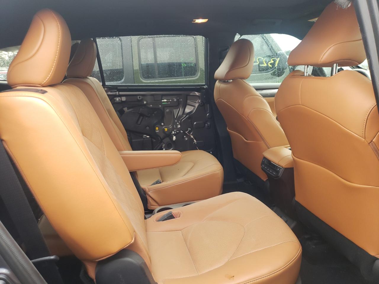 Photo 6 from auction – 2021 TOYOTA HIGHLANDER with VIN 5TDFZRAH4MS064716