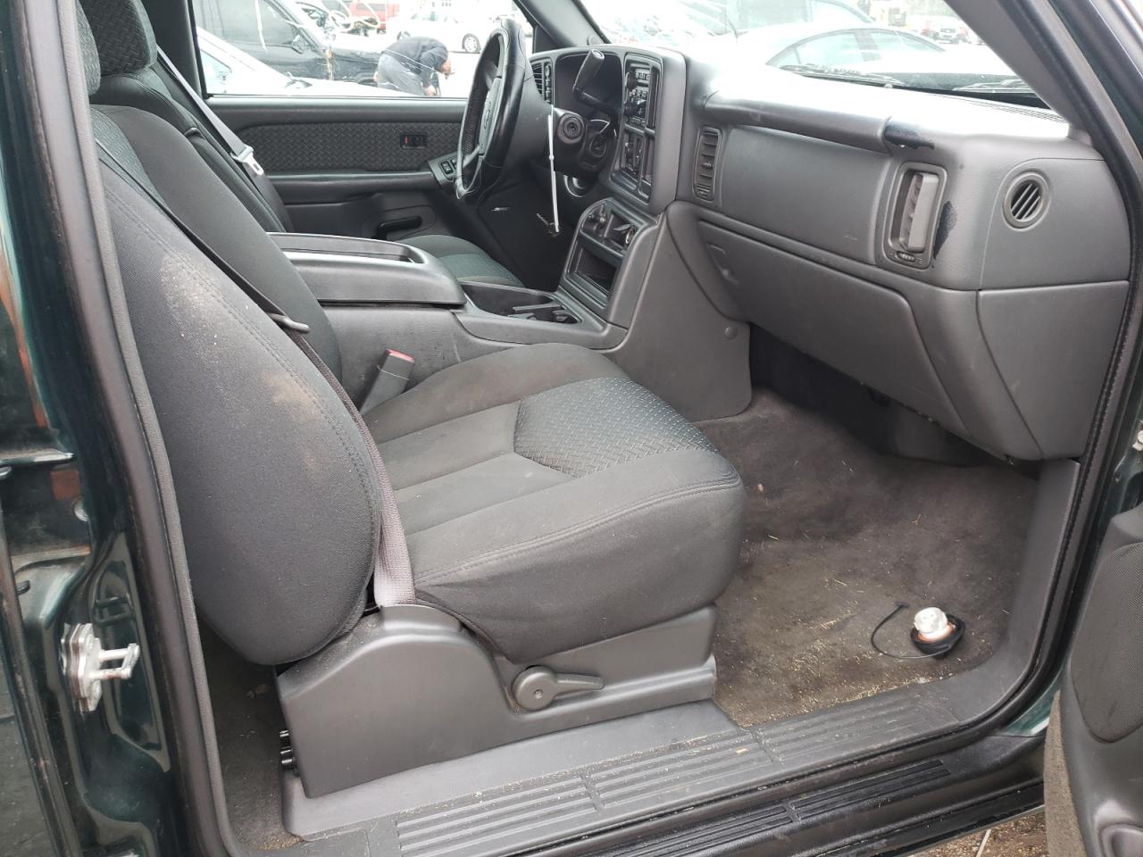 Photo 5 from auction – 2004 CHEVROLET AVALANCHE with VIN 3GNEK12T54G335020