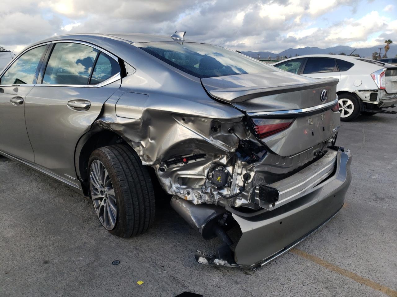 Photo 9 from auction – 2020 LEXUS ES 300H with VIN 58AD21B14LU011446
