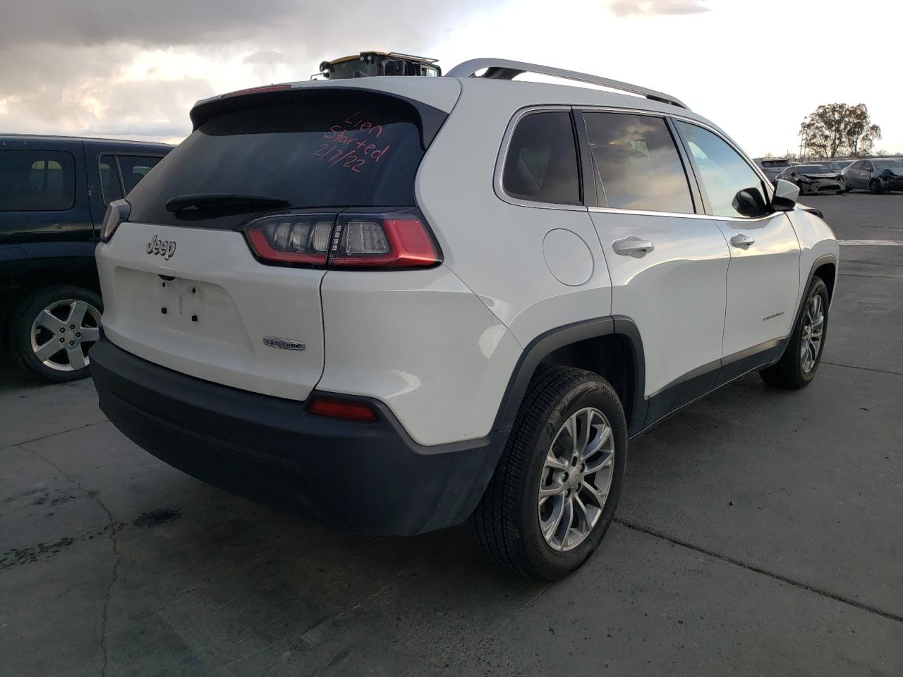 Photo 4 from auction – 2019 JEEP CHEROKEE L with VIN 1C4PJLLB2KD240530