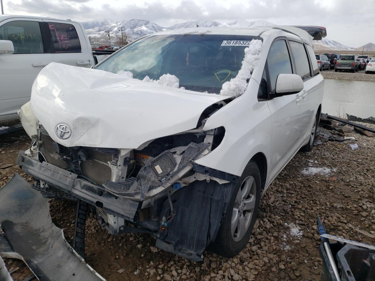 Photo 2 from auction – 2011 TOYOTA SIENNA LE with VIN 5TDKK3DCXBS014867