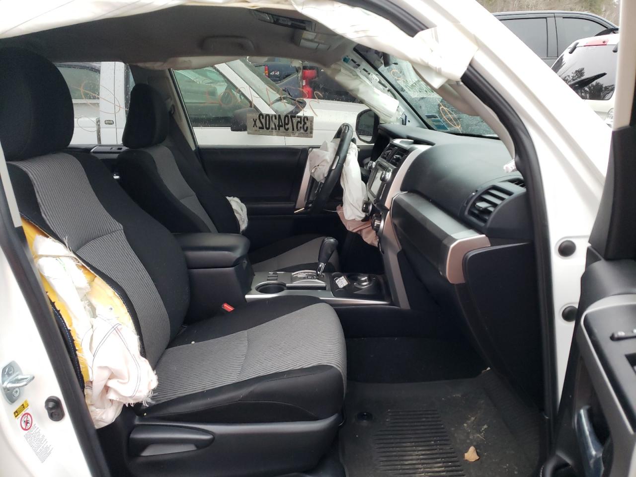 Zdjęcie 5 z aukcji – 2016 TOYOTA 4RUNNER SR z VIN JTEBU5JRXG5382084