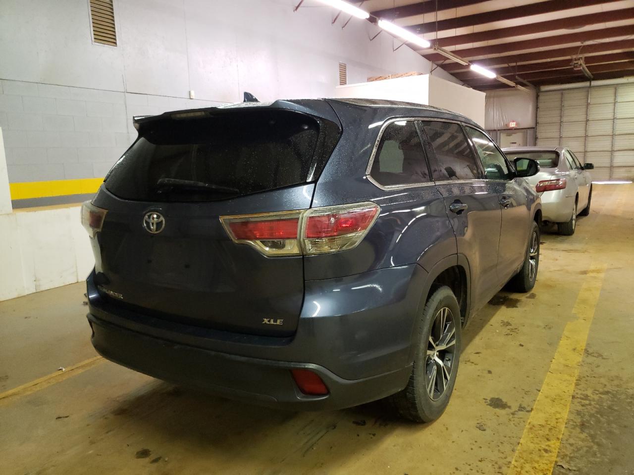 Zdjęcie 4 z aukcji – 2016 TOYOTA HIGHLANDER z VIN 5TDKKRFH3GS134562
