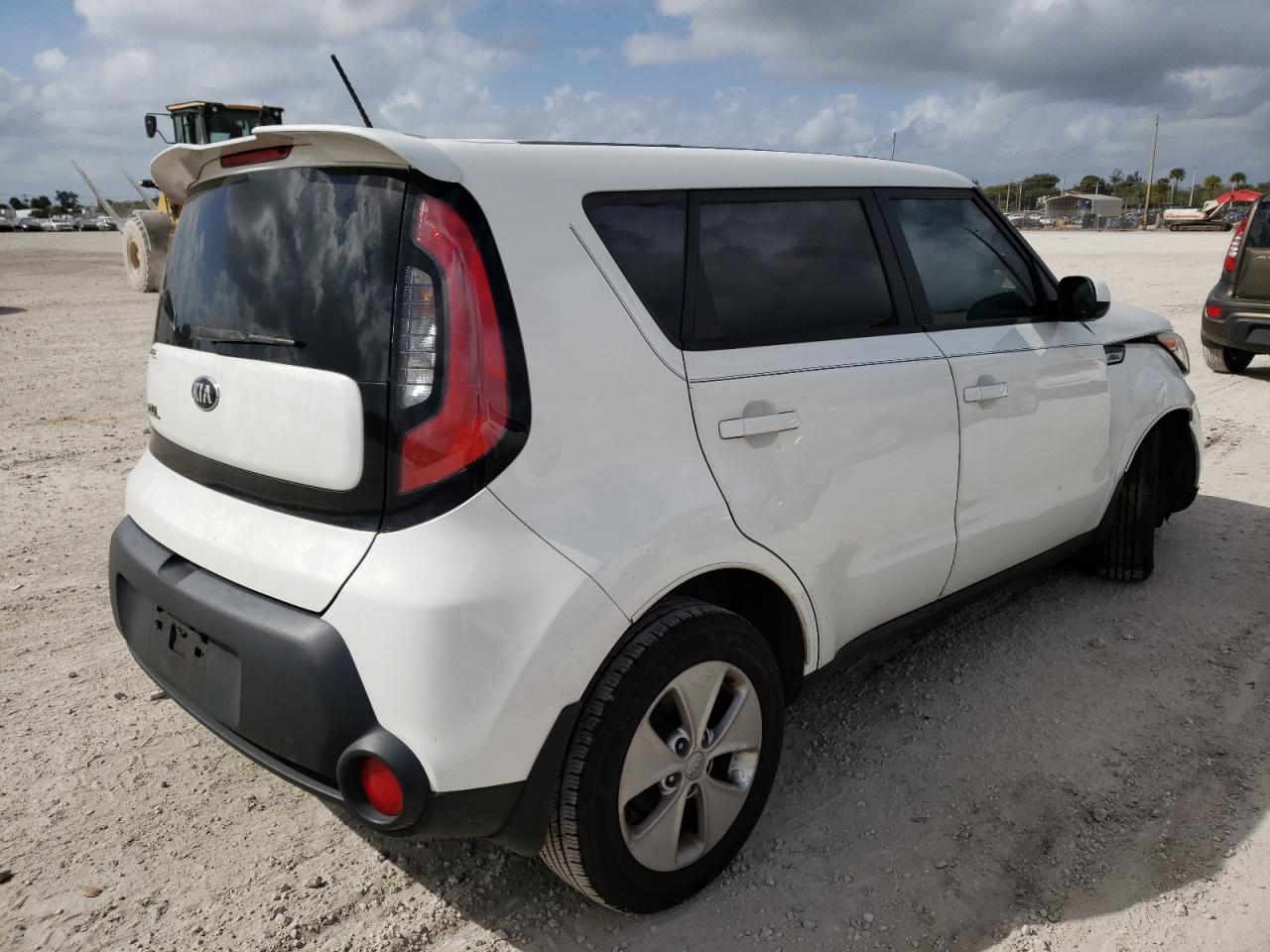 Photo 4 from auction – 2015 KIA SOUL with VIN KNDJN2A24F7778416