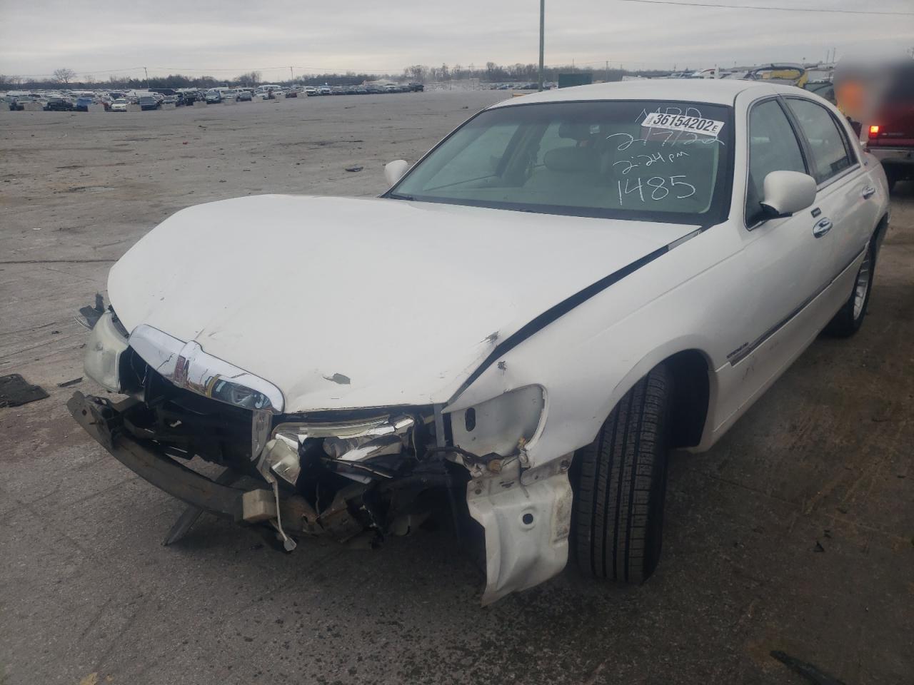 Photo 2 from auction – 2002 LINCOLN TOWN CAR E with VIN 1LNHM81W22Y631485