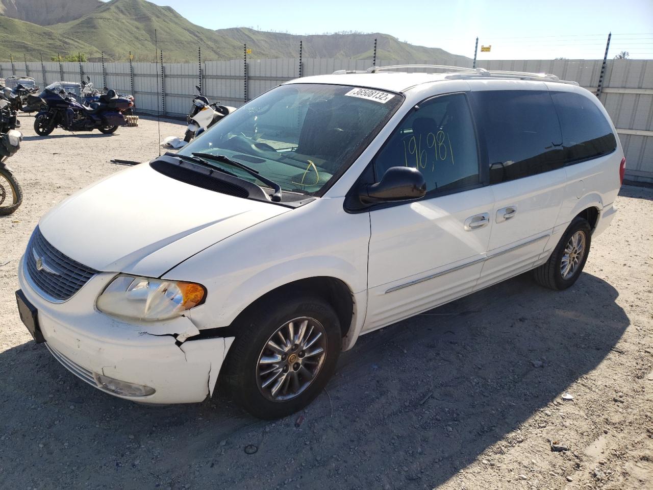 Photo 2 from auction – 2002 CHRYSLER TOWN & COU with VIN 2C8GP64L02R596025