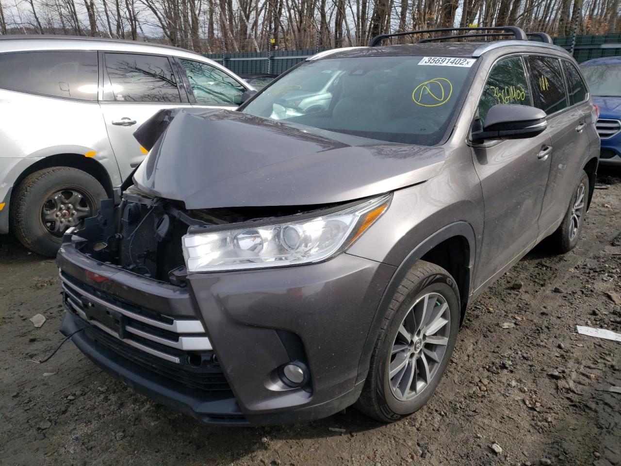 Photo 2 from auction – 2017 TOYOTA HIGHLANDER with VIN 5TDJZRFHXHS478897