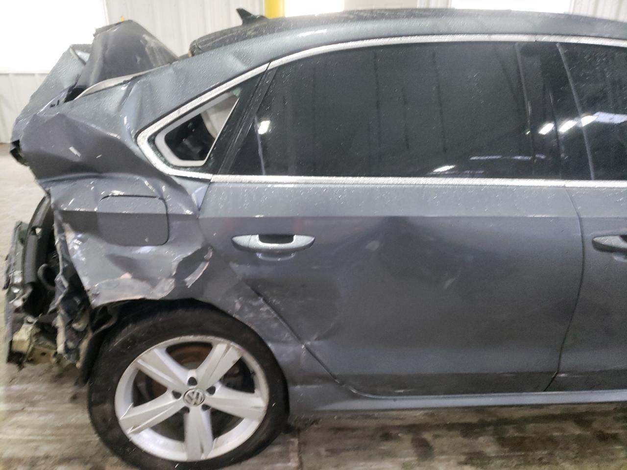 Photo 6 from auction – 2014 VOLKSWAGEN PASSAT S with VIN 1VWAS7A36EC040036