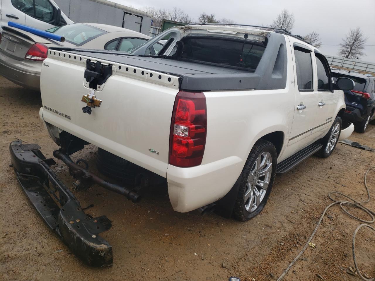 Photo 4 from auction – 2011 CHEVROLET AVALANCHE with VIN 3GNTKGE39BG131372