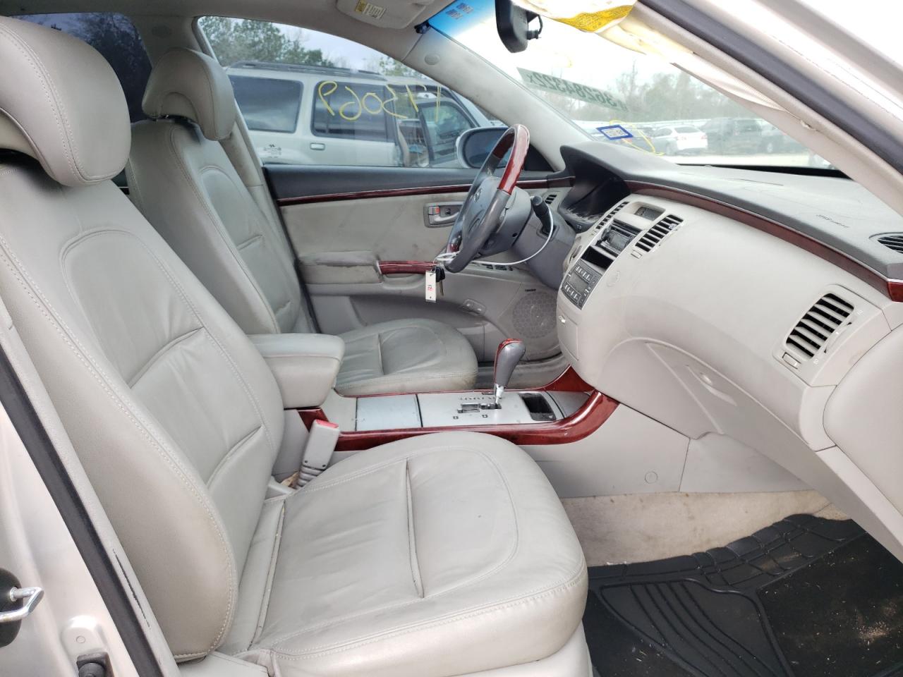 Photo 5 from auction – 2008 HYUNDAI AZERA SE with VIN KMHFC46F38A273097