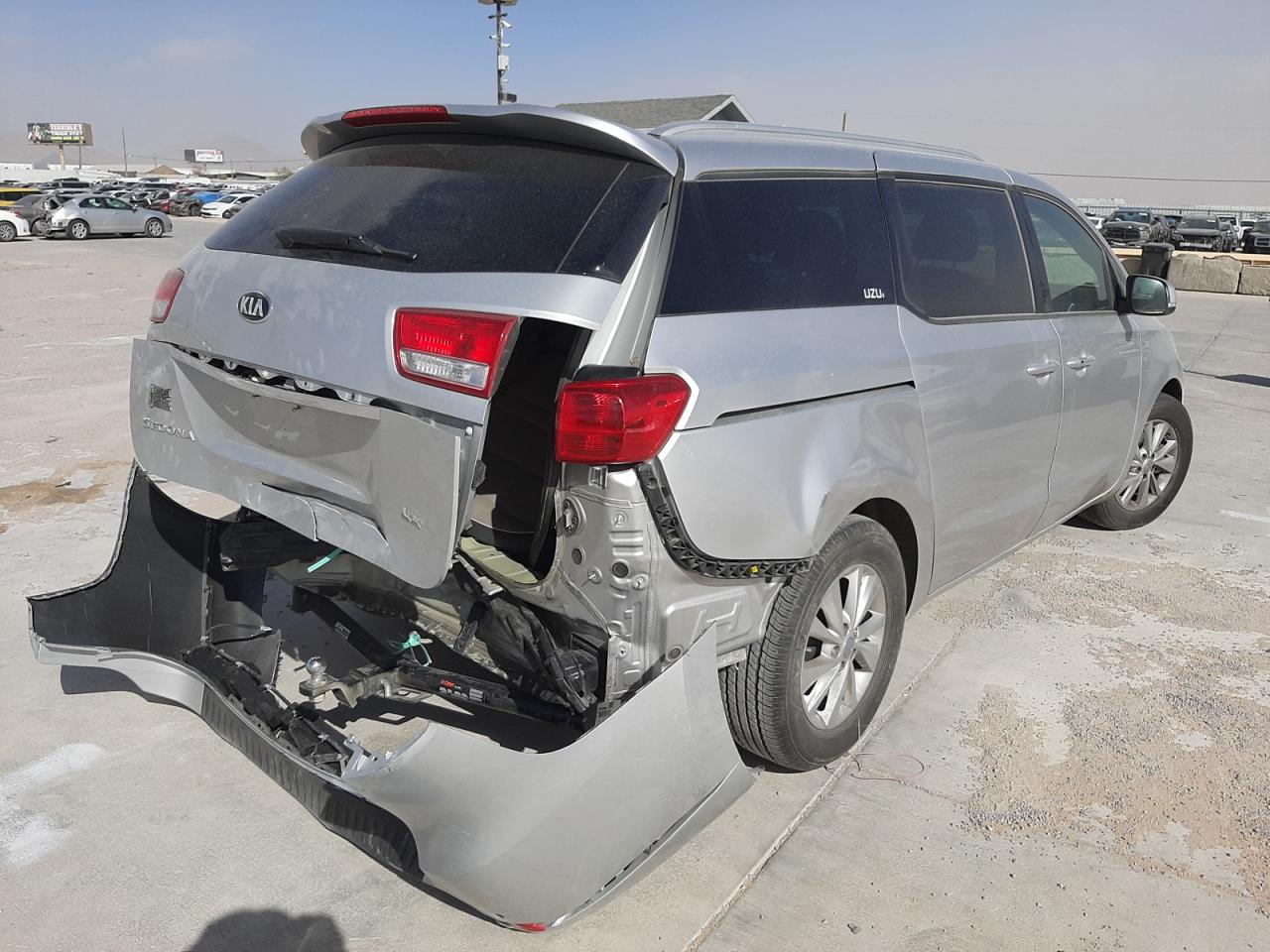 Photo 4 from auction – 2017 KIA SEDONA LX with VIN KNDMB5C18H6243643