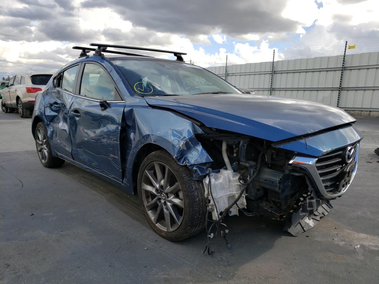 Photo 1 from auction – 2018 MAZDA 3 TOURING with VIN 3MZBN1L34JM165793