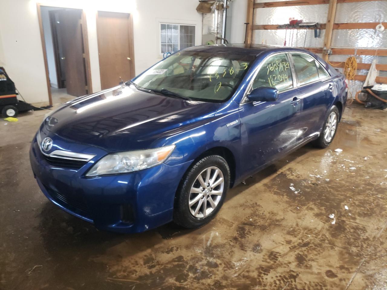 Photo 2 from auction – 2011 TOYOTA CAMRY HYBR with VIN 4T1BB3EK8BU133823