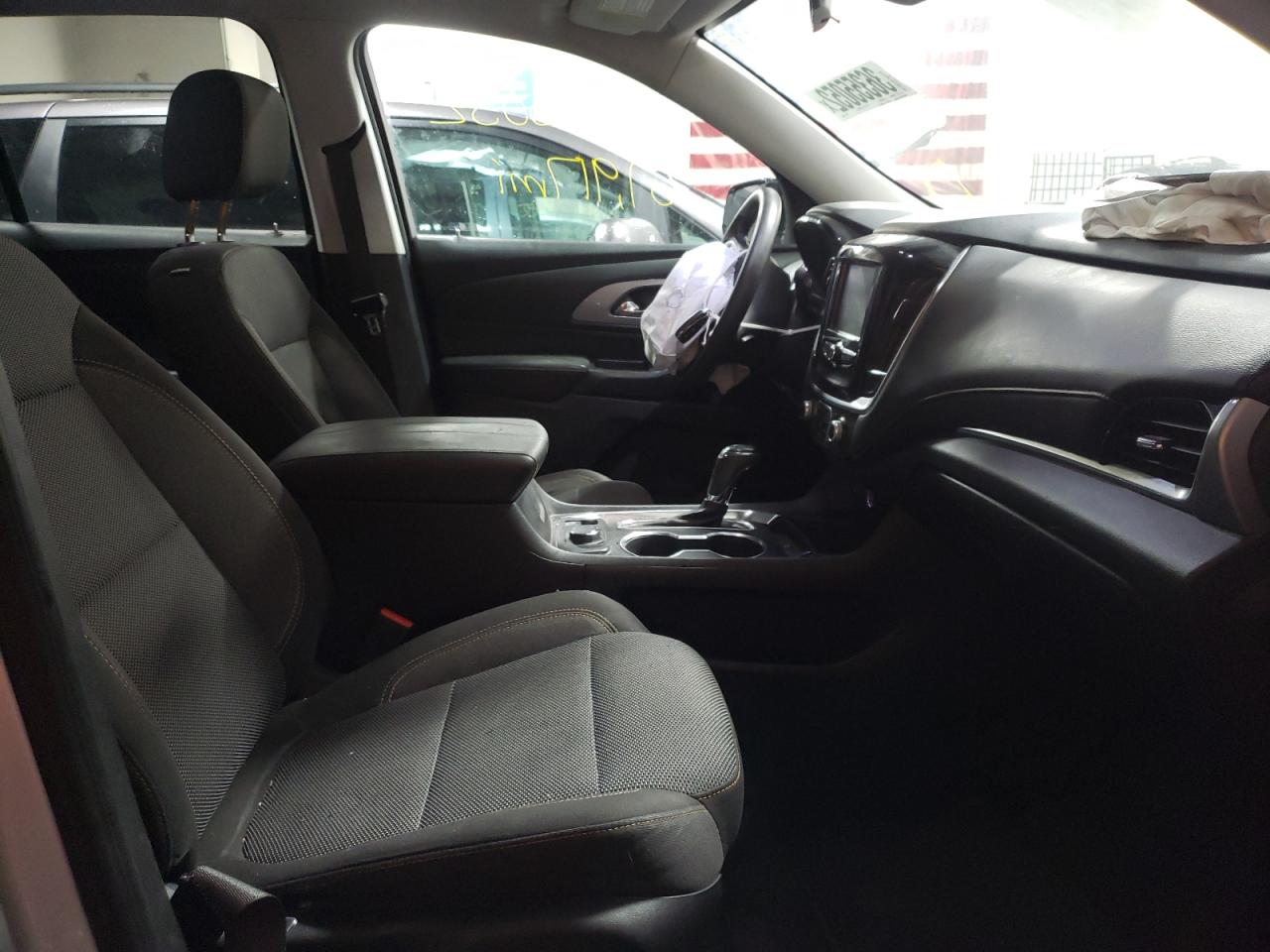 Photo 5 from auction – 2018 CHEVROLET TRAVERSE L with VIN 1GNERFKW4JJ115459