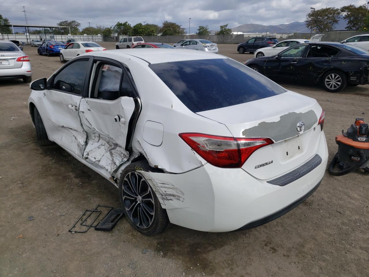 Photo 3 from auction – 2014 TOYOTA COROLLA L with VIN 5YFBURHE9EP029883