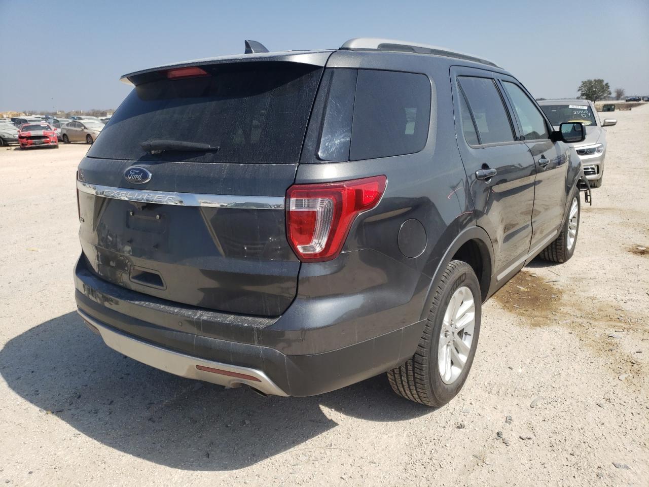 Photo 4 from auction – 2017 FORD EXPLORER X with VIN 1FM5K7D82HGB30997